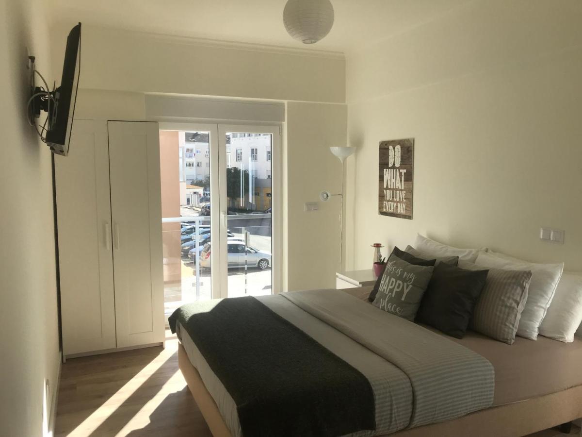 Modern Double Room With Private Balcony Монтижу Екстериор снимка