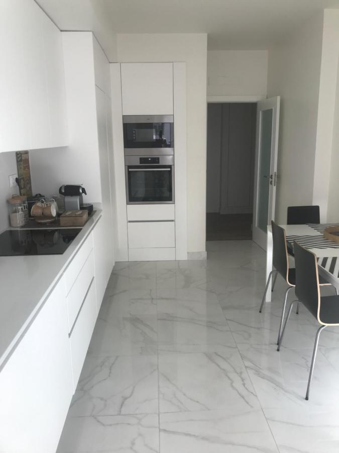Modern Double Room With Private Balcony Монтижу Екстериор снимка