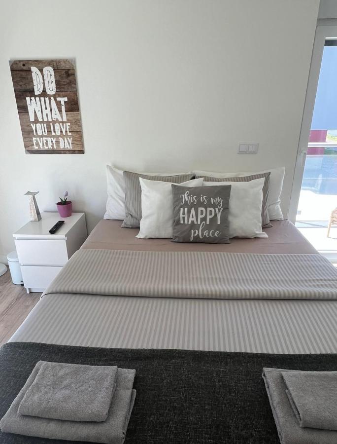 Modern Double Room With Private Balcony Монтижу Екстериор снимка