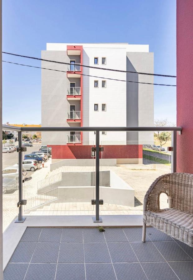 Modern Double Room With Private Balcony Монтижу Екстериор снимка