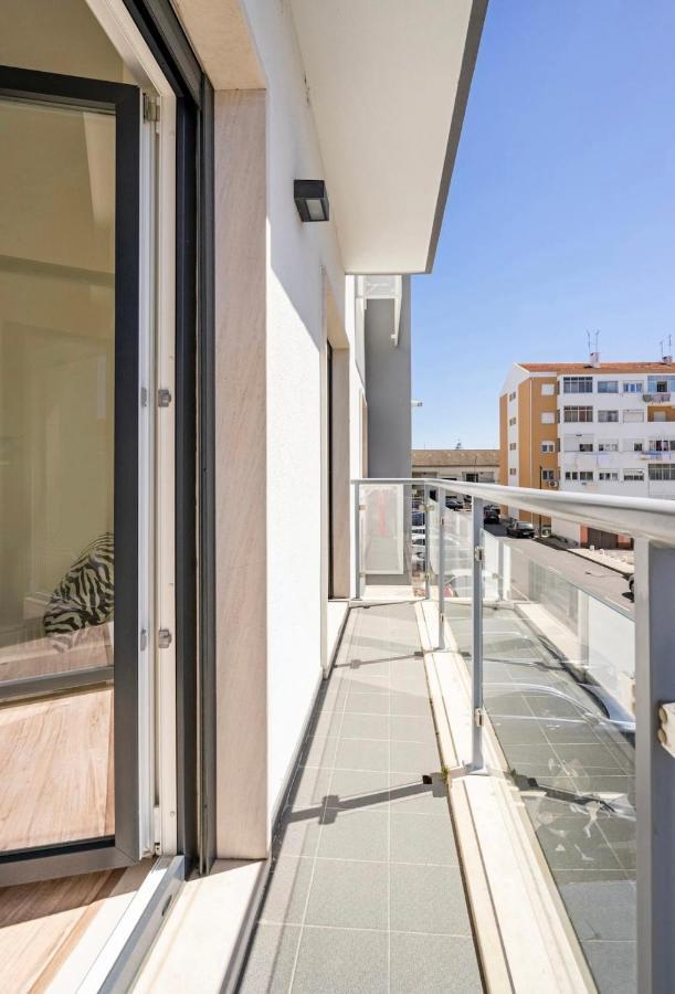 Modern Double Room With Private Balcony Монтижу Екстериор снимка