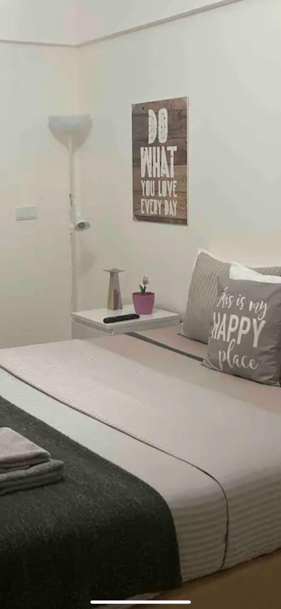 Modern Double Room With Private Balcony Монтижу Екстериор снимка