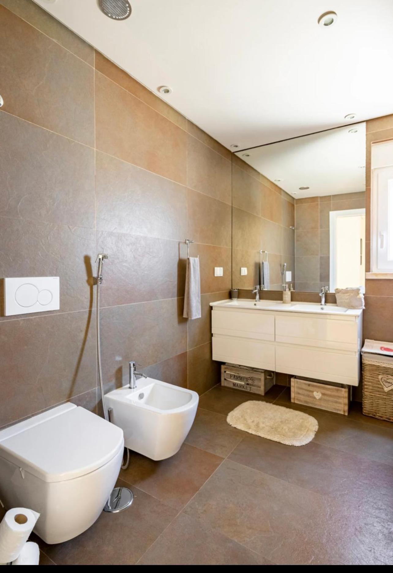 Modern Double Room With Private Balcony Монтижу Екстериор снимка