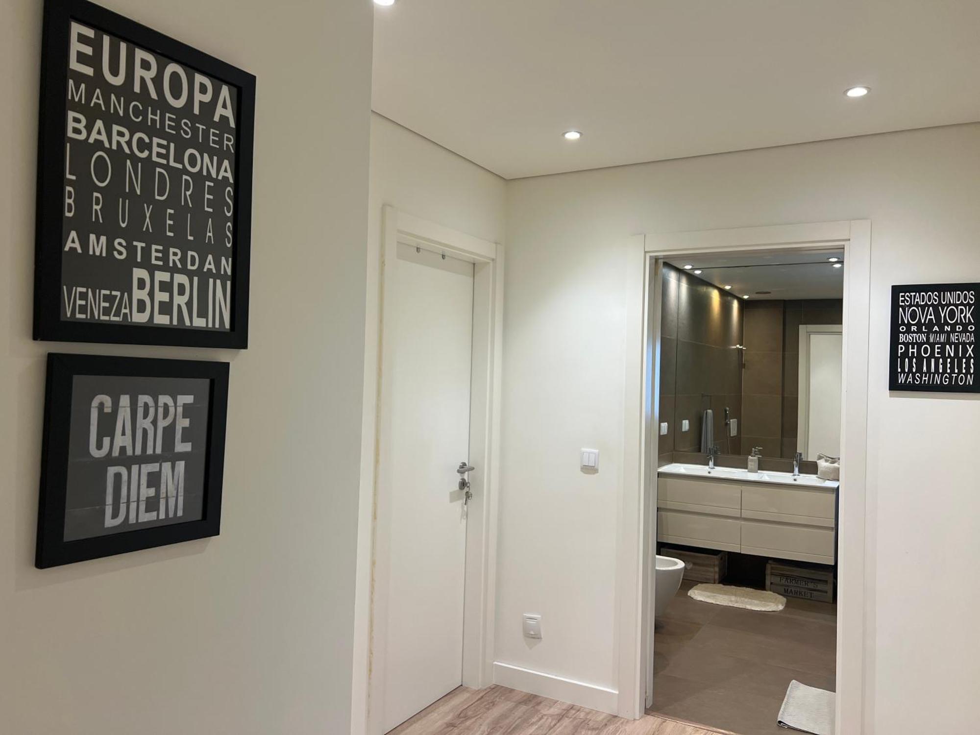 Modern Double Room With Private Balcony Монтижу Екстериор снимка