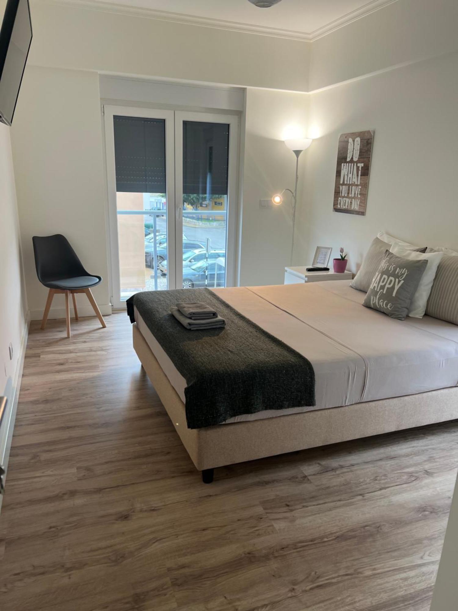 Modern Double Room With Private Balcony Монтижу Екстериор снимка