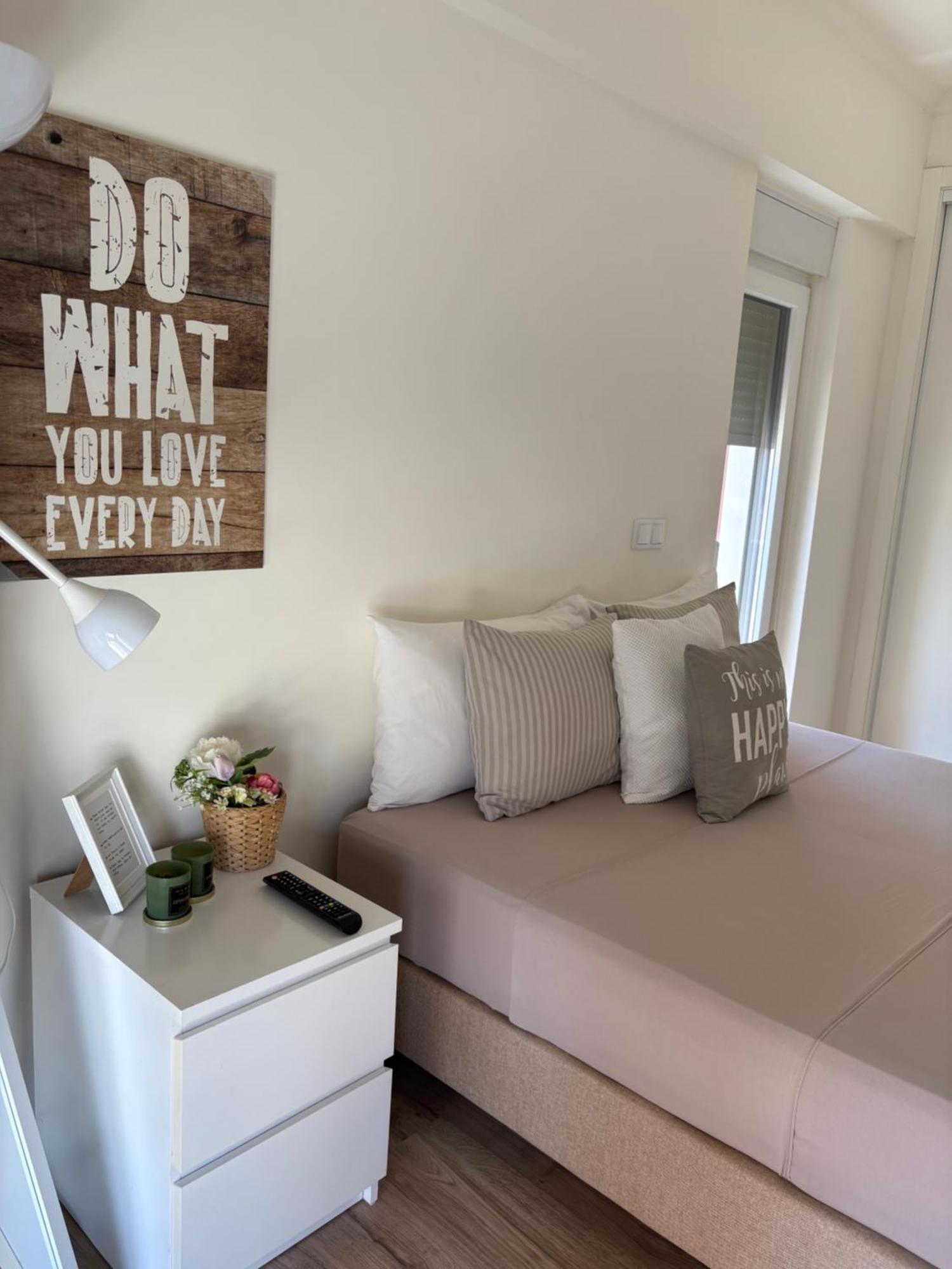 Modern Double Room With Private Balcony Монтижу Екстериор снимка