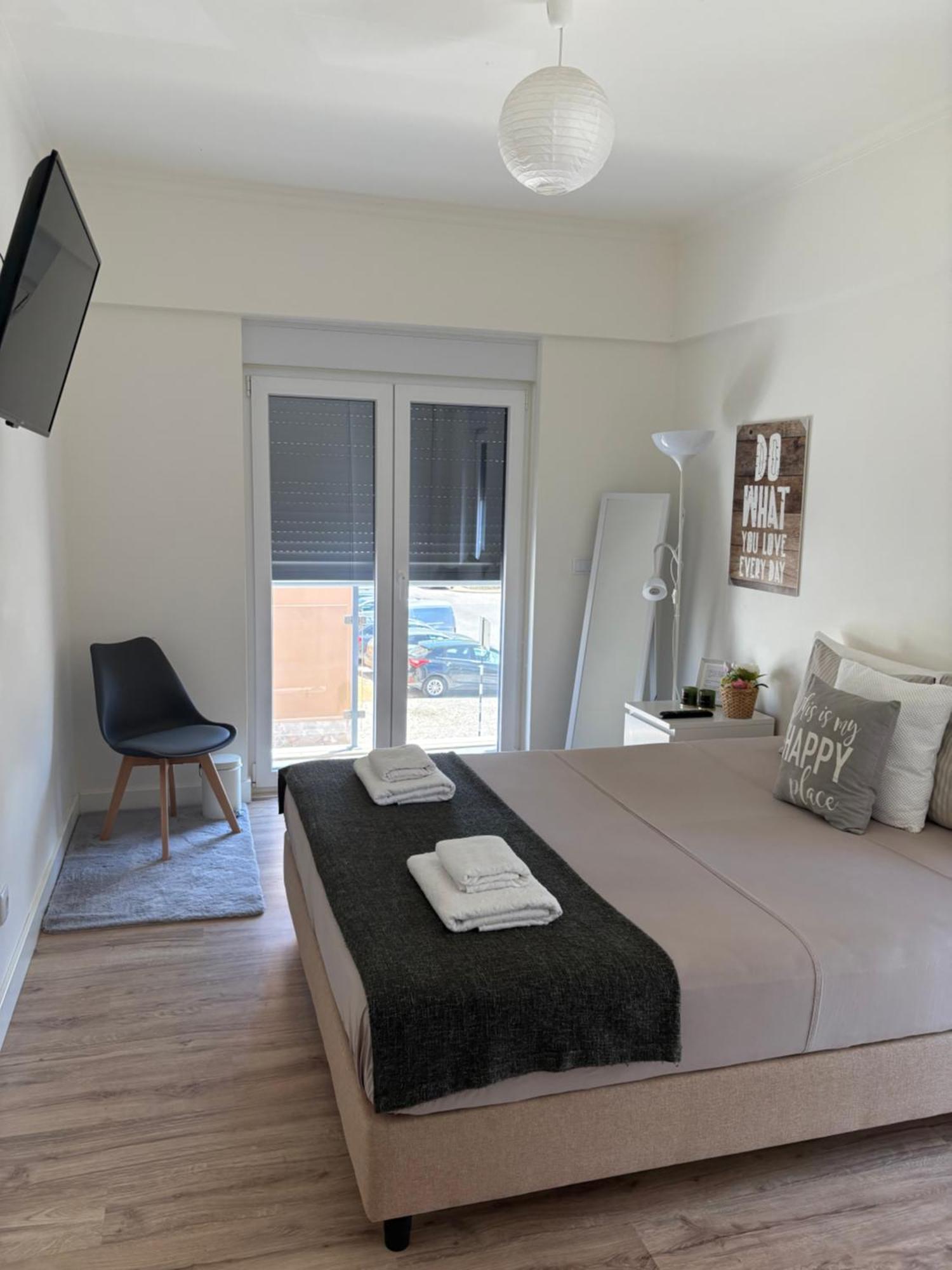 Modern Double Room With Private Balcony Монтижу Екстериор снимка